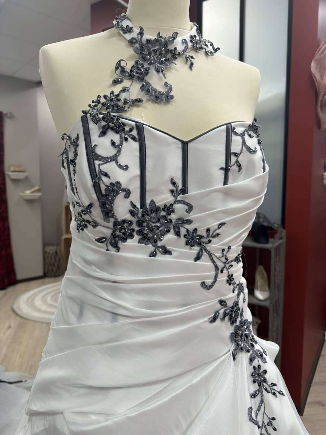 Robe de mariée AFFECTION – Image 3