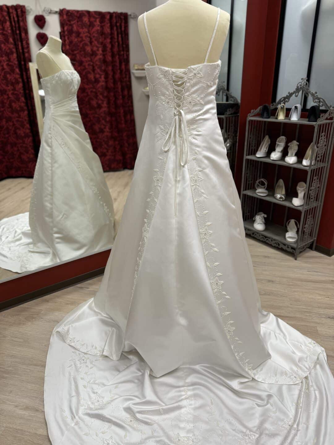 Robe de mariée MORZINE ROBE et BOLERO – Image 3